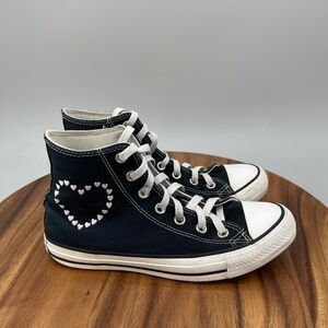 Converse Chuck Taylor All Star High Shoes Womens 8 Black "Embroidered Hearts"